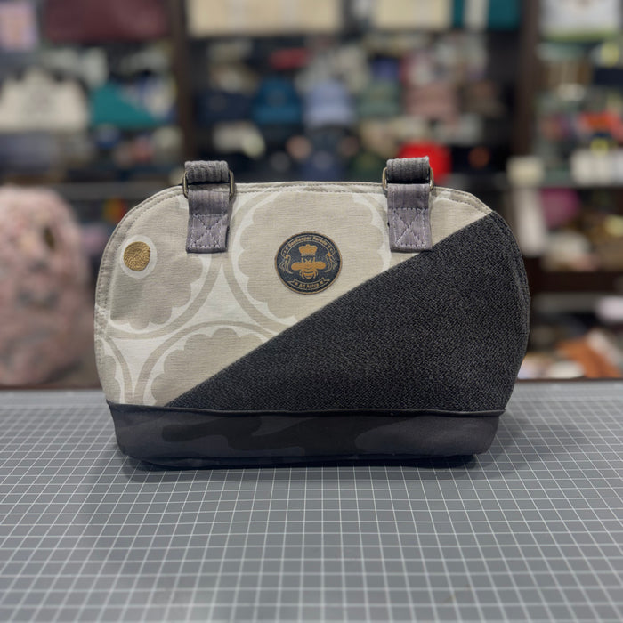 The Icy Flowers š¼ BeeKeeper Clam Shell Handbag