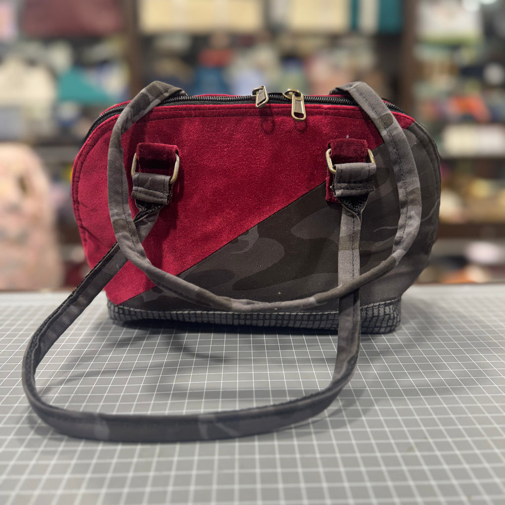 The Violet Heart š BeeKeeper Clam Shell Handbag