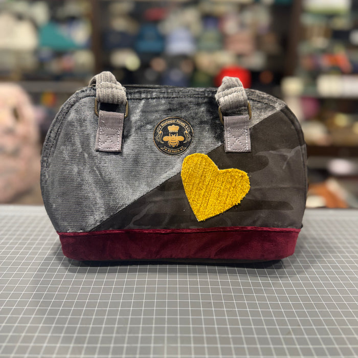 The Gold Heart No. 1 š BeeKeeper Clam Shell Handbag