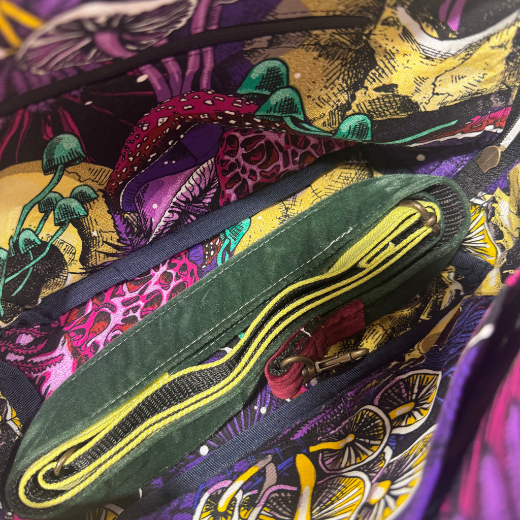 The Lime Horizon š
 BeeKeeper Clam Shell Handbag