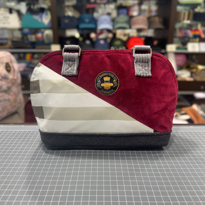 The Crimson Modernist ā„ļø BeeKeeper Clam Shell Handbag