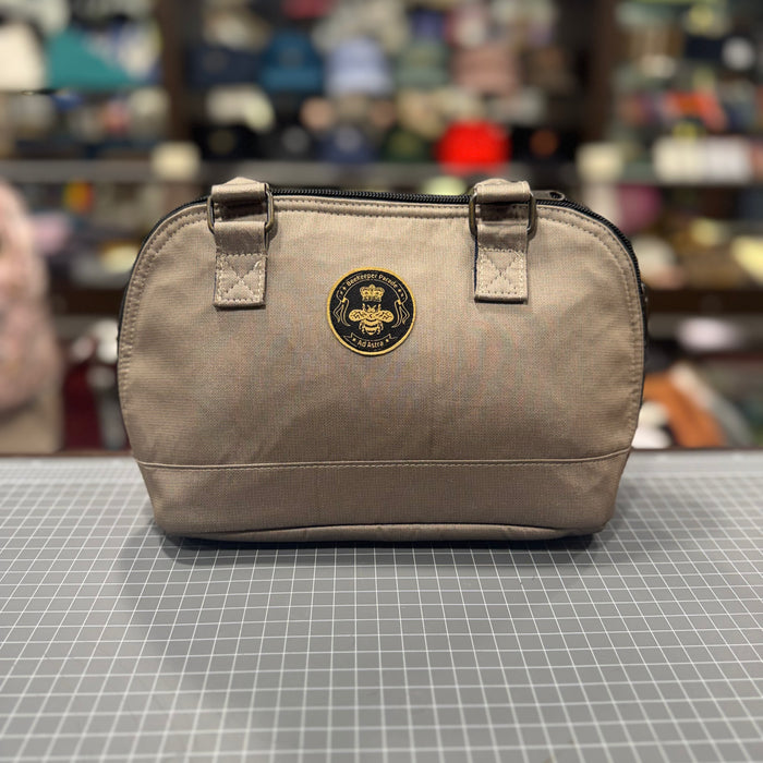 The Platinum Classic š BeeKeeper Clam Shell Handbag