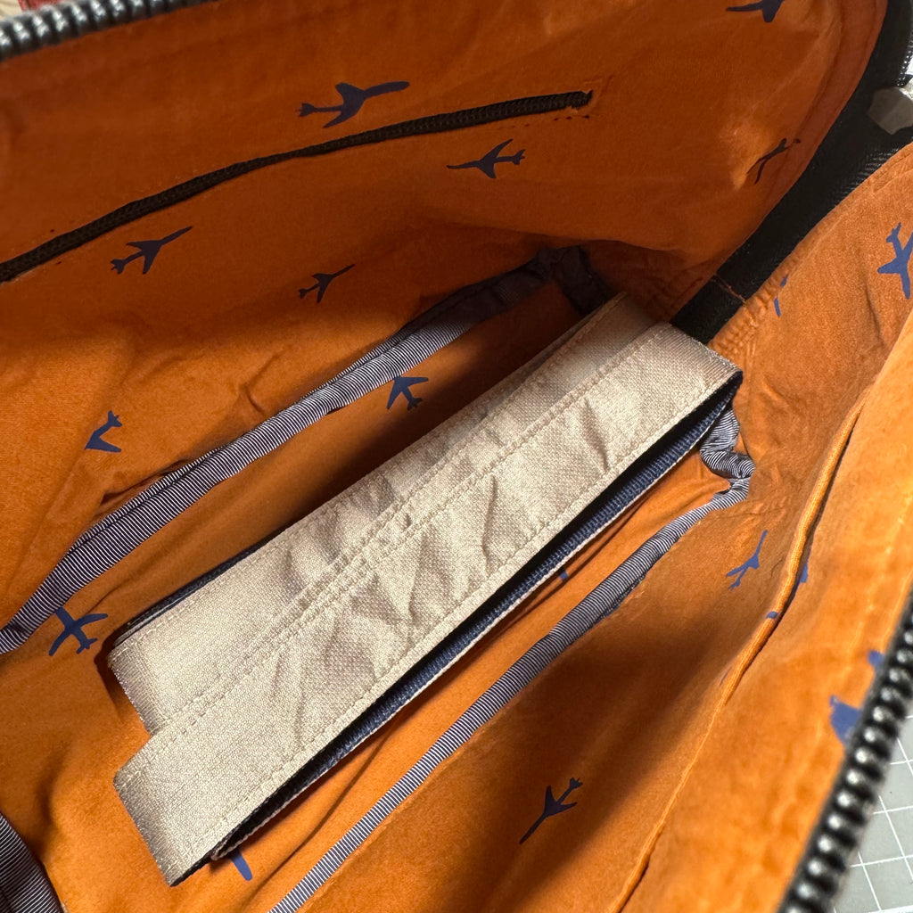 The Platinum Classic š BeeKeeper Clam Shell Handbag