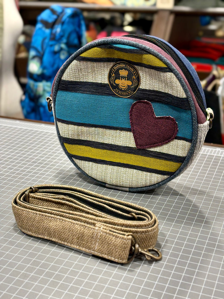 The Indigo Heart No. 2 š Da Vinci Collection BeeKeeper Luna Handbag š