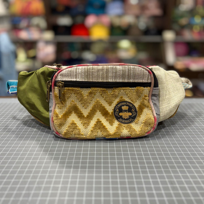The Mountains ⛰️ BeeKeeper Bumbag (Da Vinci Collection)
