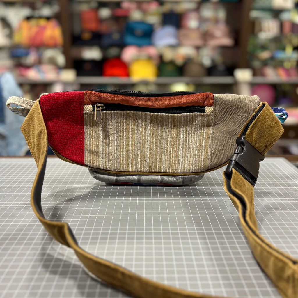 The Mountains ⛰️ BeeKeeper Bumbag (Da Vinci Collection)
