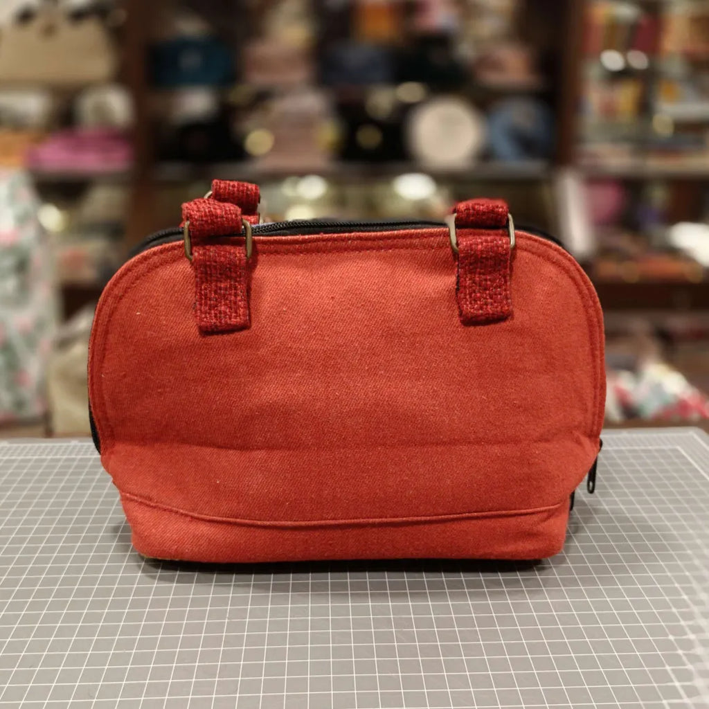 The Hamptons BeeKeeper Clam Shell Handbag