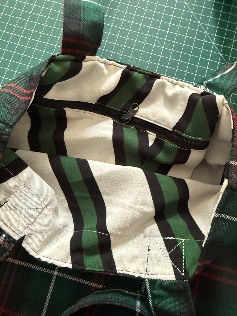 The Tartan Green 💚 Tote Medium