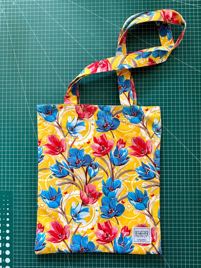 The Blue & Red 🌷 Tote Medium