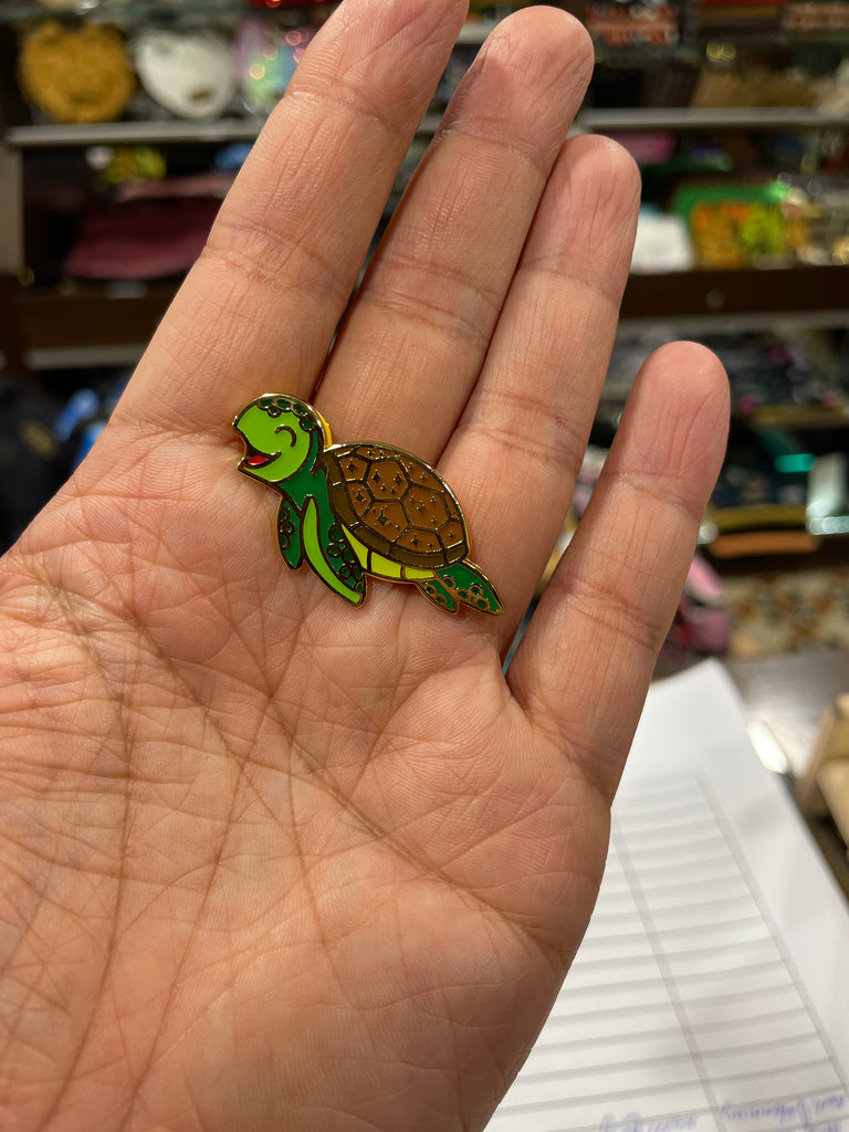 BeeKeeper Parade's Turtle Pin 🐢