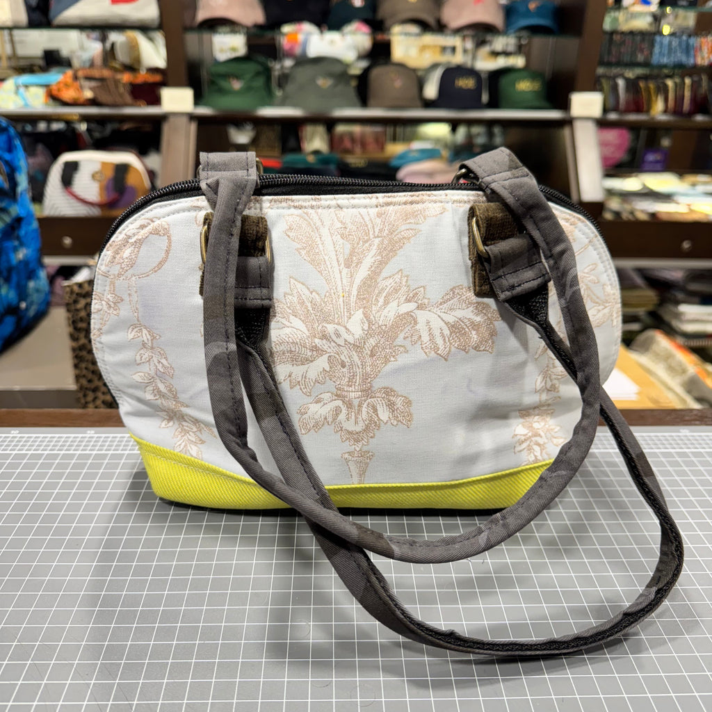 The Sparrow Garden 🕊 BeeKeeper Clam Shell Handbag