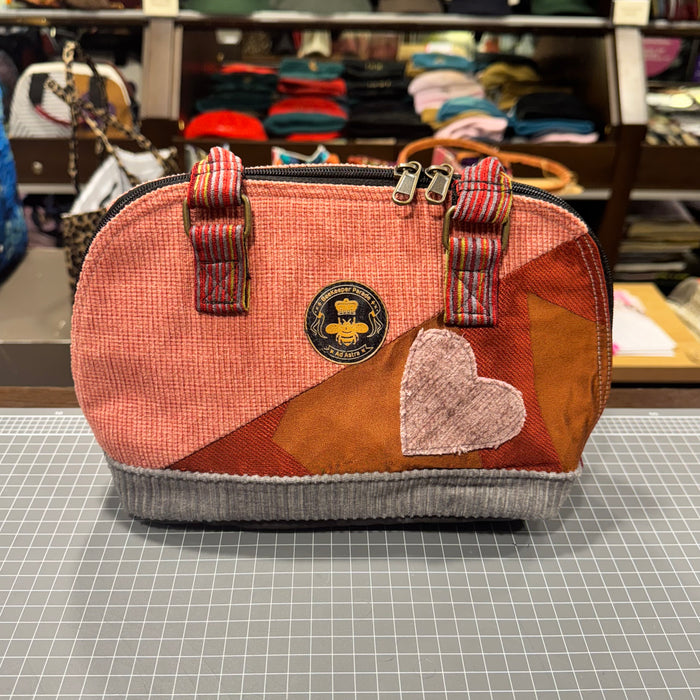 The Blush 💓 BeeKeeper Clam Shell Handbag