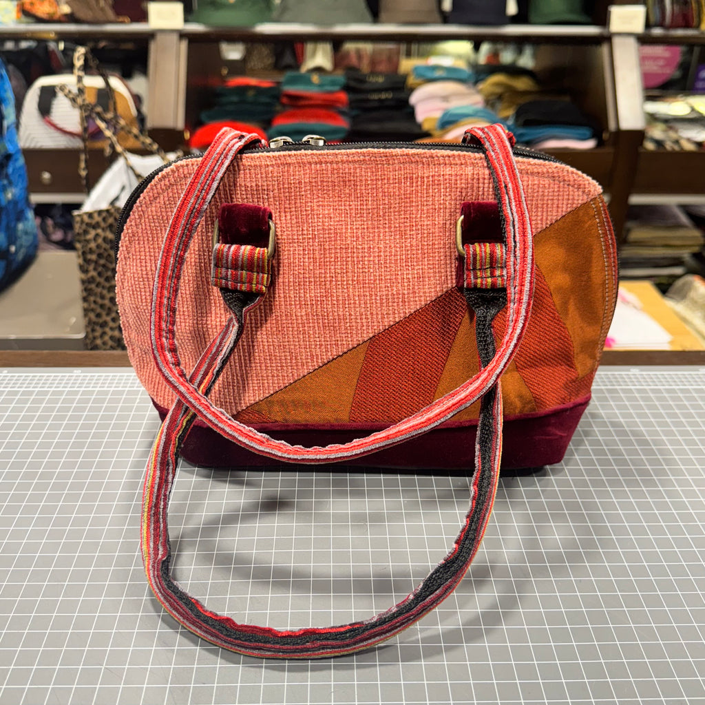 The Blush 💓 BeeKeeper Clam Shell Handbag