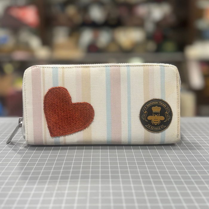 The Candy Stripe Heart 💝 BeeKeeper Purse