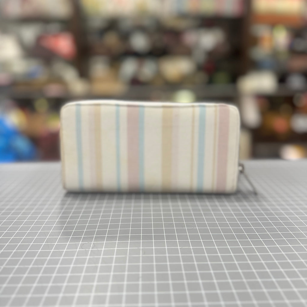 The Candy Stripe Heart 💝 BeeKeeper Purse