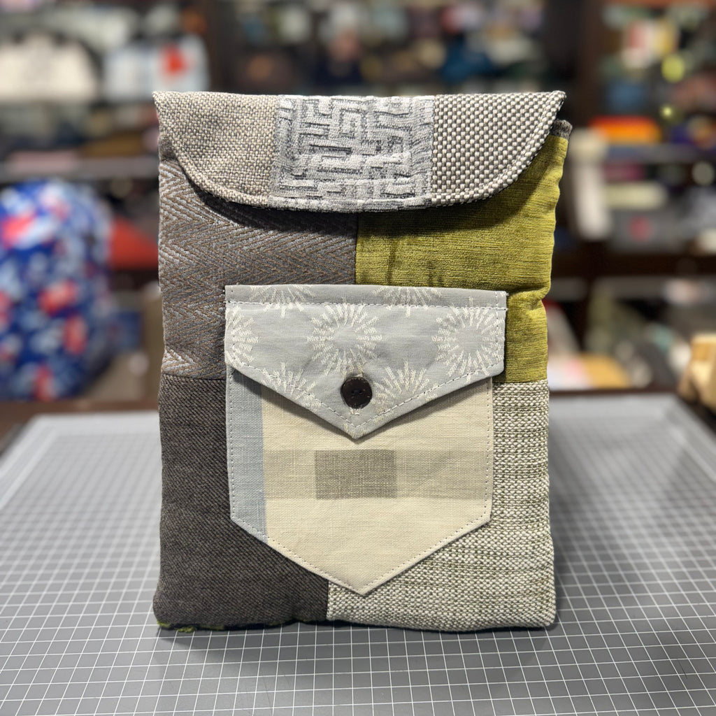 The Silver Athenian 🏛 10.5 inch BeeKeeper Tablet/iPad Sleeve