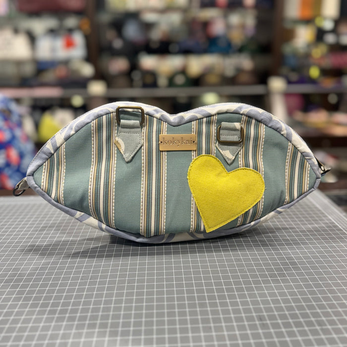 The Riverbank 🏞 KOKYKAI BACI KISS CLUTCH 💋