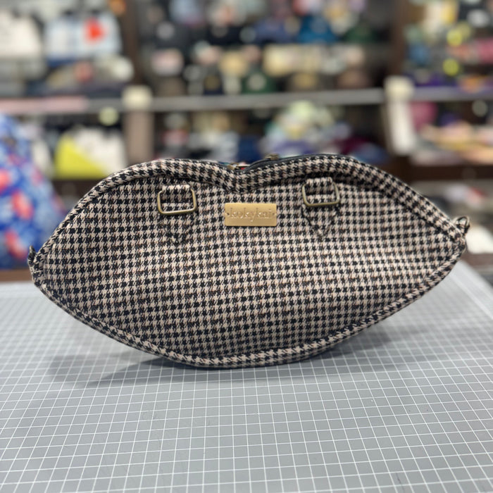 The Houndstooth 🐺 KOKYKAI BACI KISS CLUTCH 💋