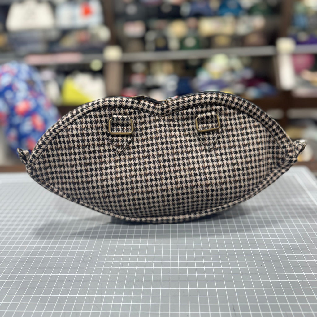 The Houndstooth 🐺 KOKYKAI BACI KISS CLUTCH 💋