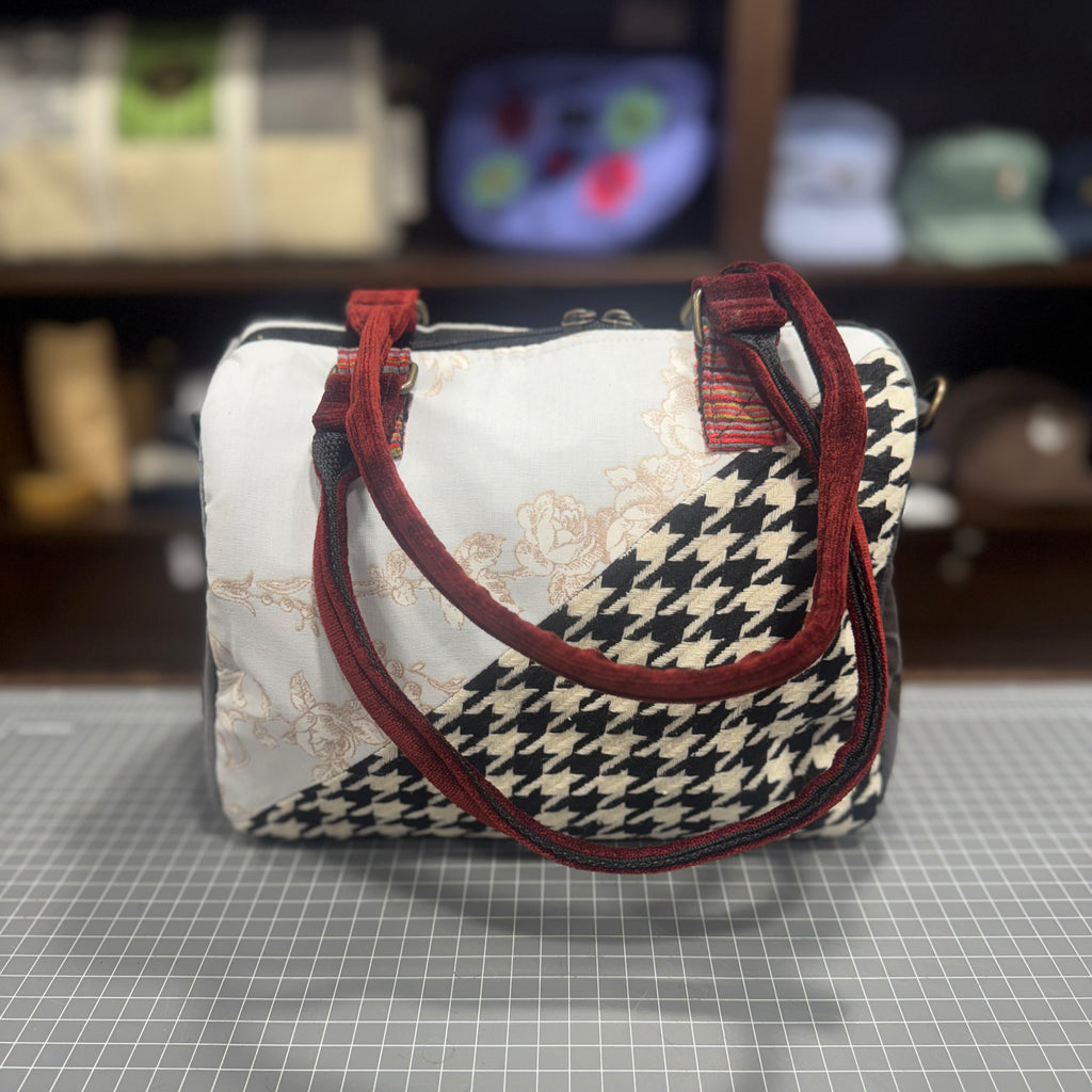 The Nesting Tree 🕊 BeeKeeper Mini Carry All Handbag