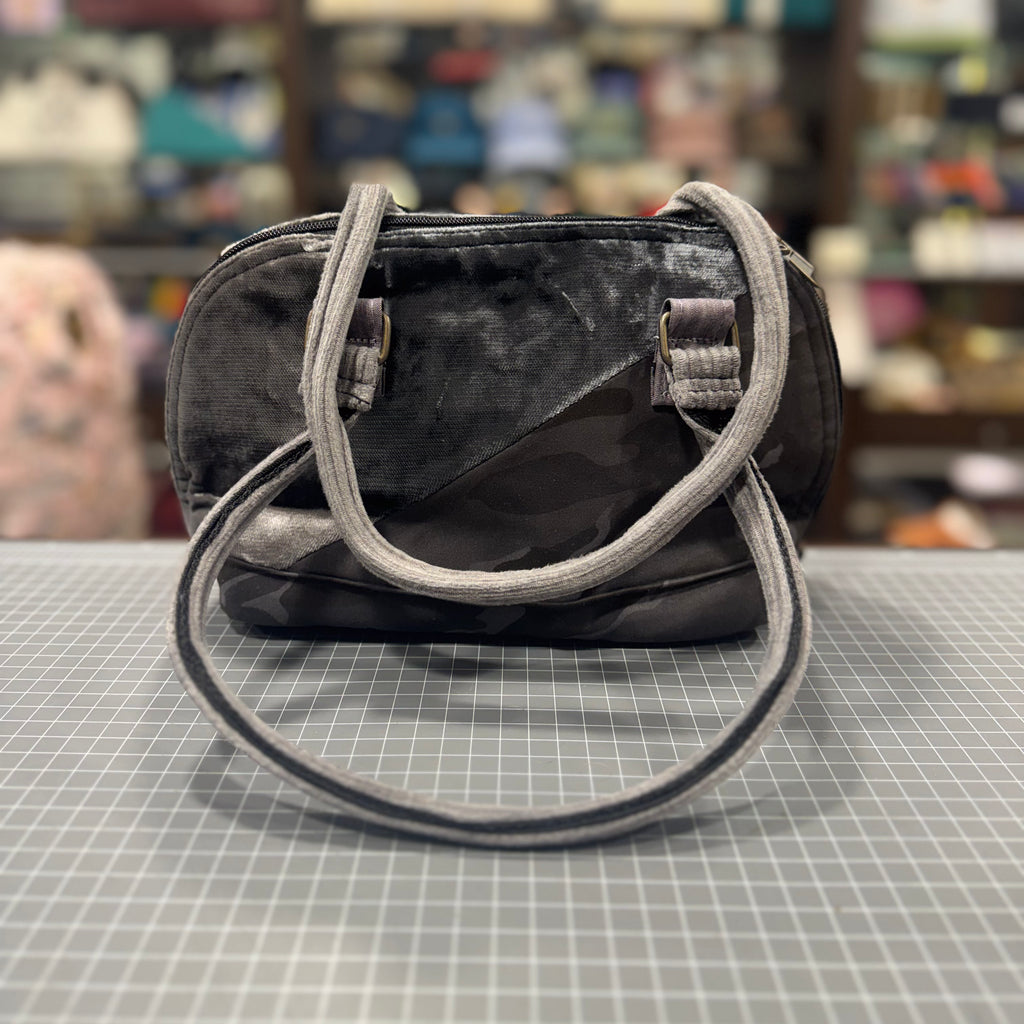 The Gold Heart No. 1 💛 BeeKeeper Clam Shell Handbag