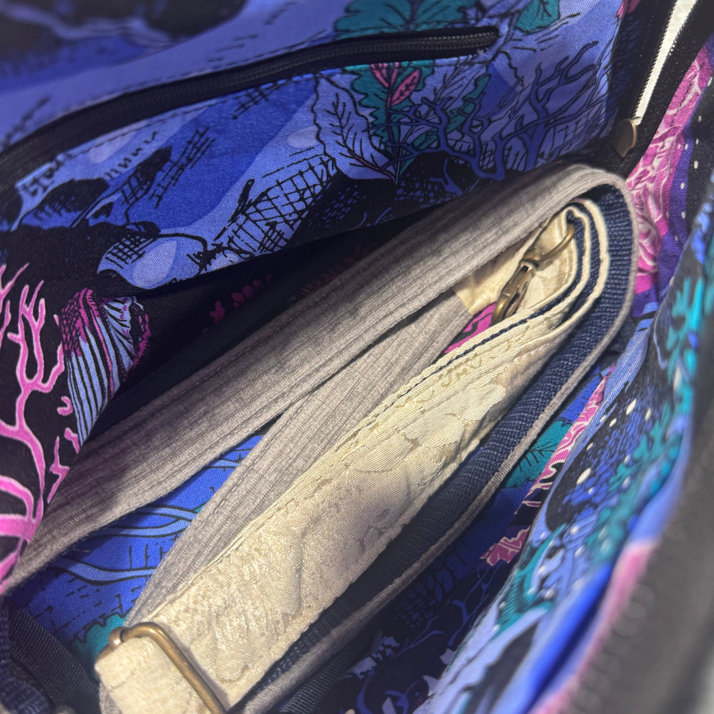 The Gold Heart No. 1 💛 BeeKeeper Clam Shell Handbag