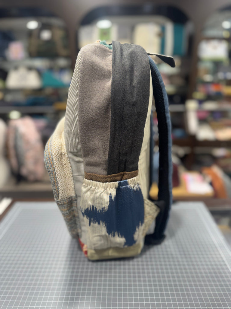 The Magnificent Houndstooth 🐺 (Da Vinci Collection) BeeKeeper Backpack