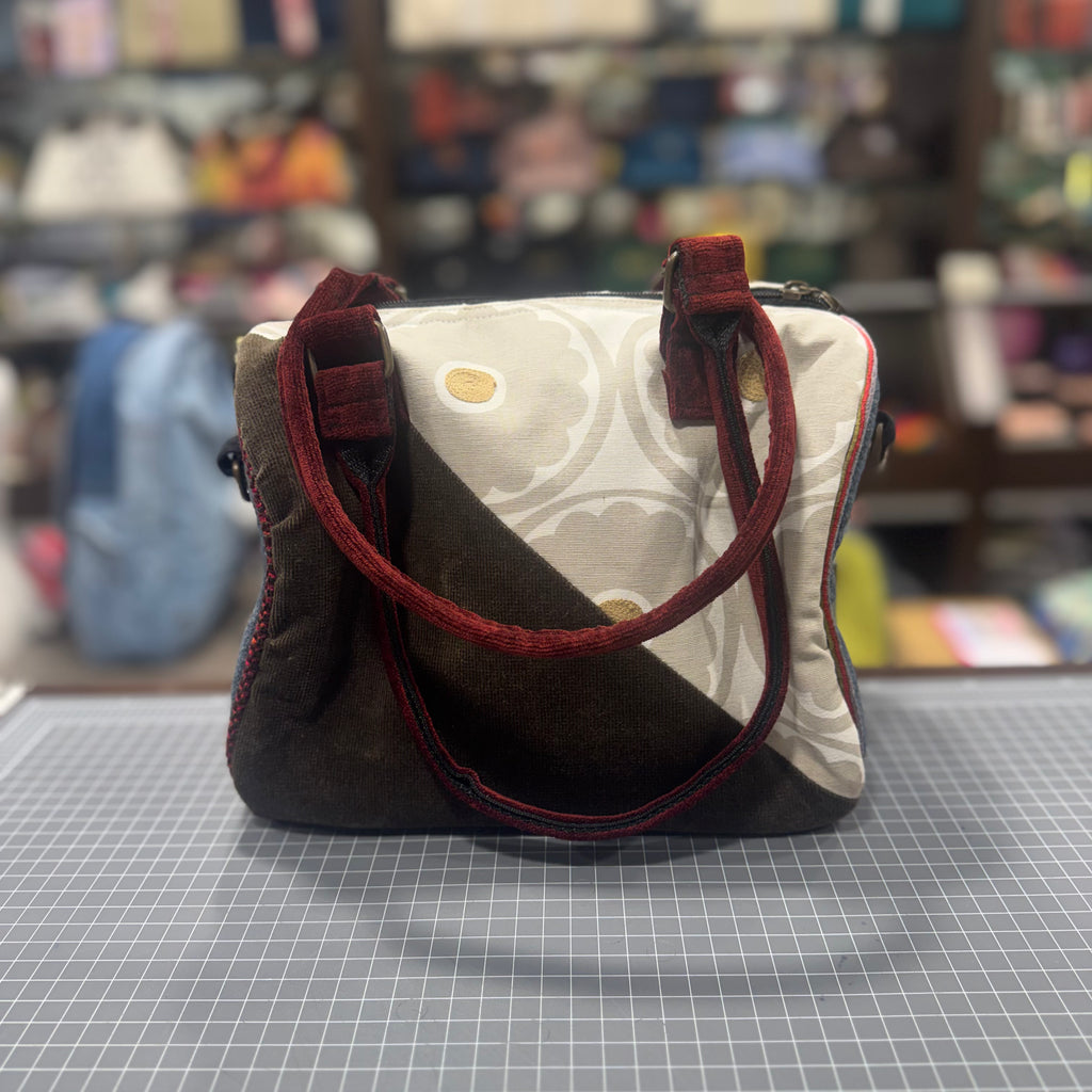 The White Flowers 🌼 BeeKeeper Mini Carry All Handbag