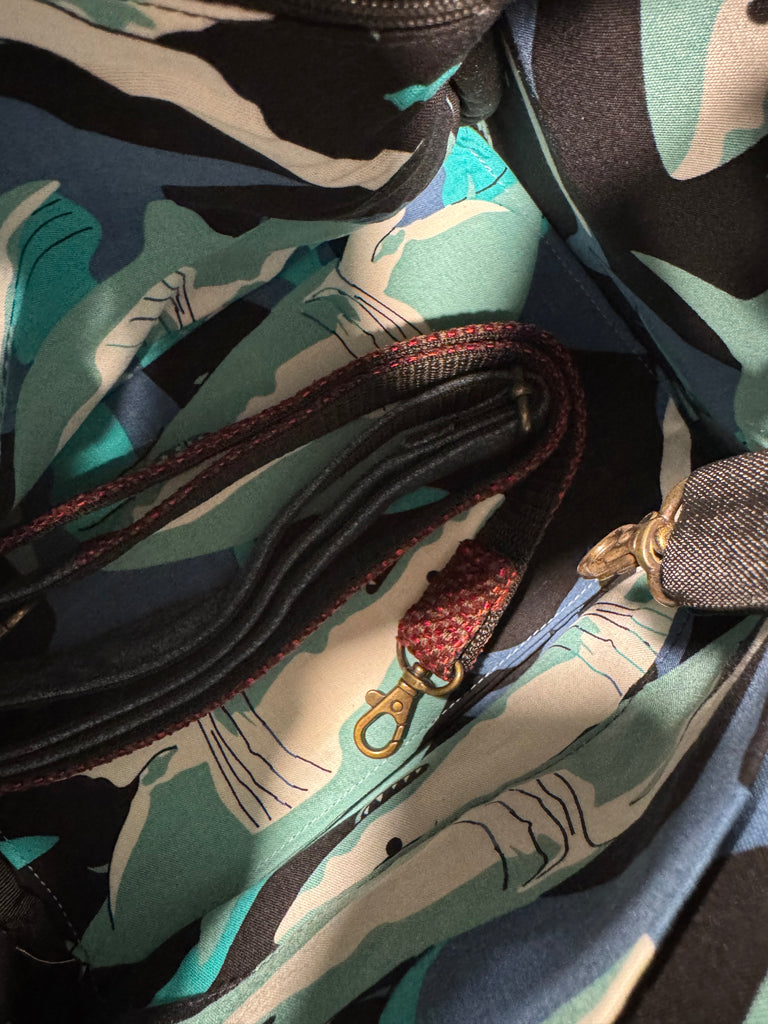 The White Flowers 🌼 BeeKeeper Mini Carry All Handbag