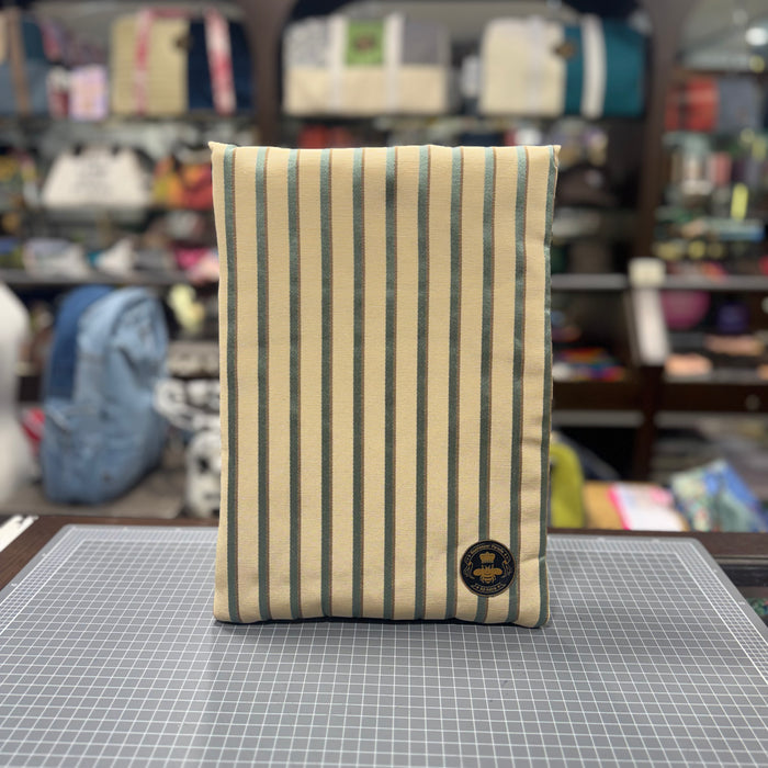 The Hamptons 🏖 13 inch BeeKeeper Laptop Sleeve
