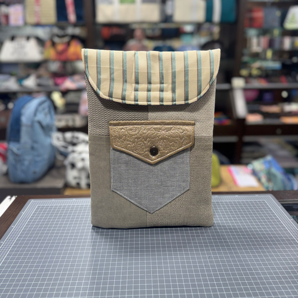 The Hamptons 🏖 13 inch BeeKeeper Laptop Sleeve