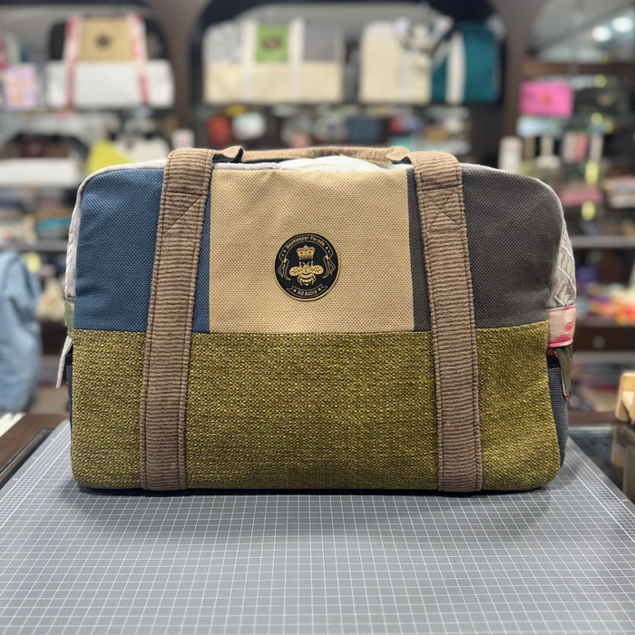 The Riverbank 🏞 Large BeeKeeper Weekender (Da Vinci Collection)