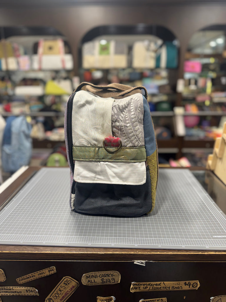 The Riverbank 🏞 Large BeeKeeper Weekender (Da Vinci Collection)