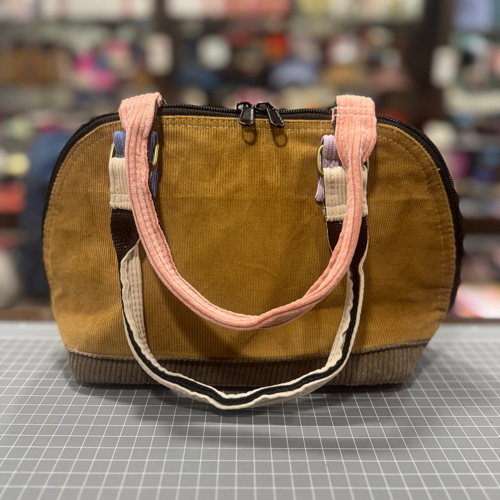 The Herringbone 💠 BeeKeeper Clamshell 🐚 Handbag