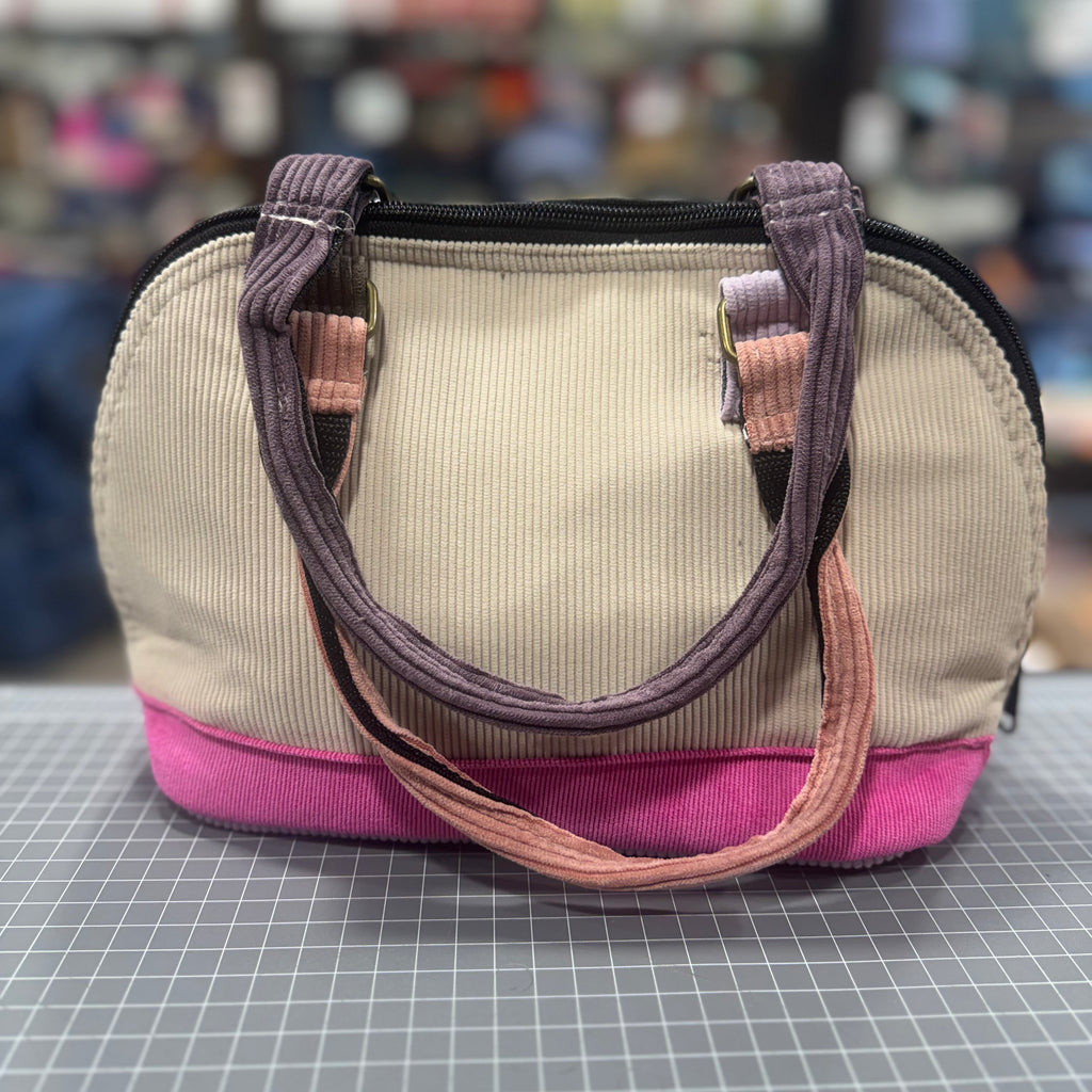 The Flag 🏳️‍🌈 BeeKeeper Clamshell 🐚 Handbag