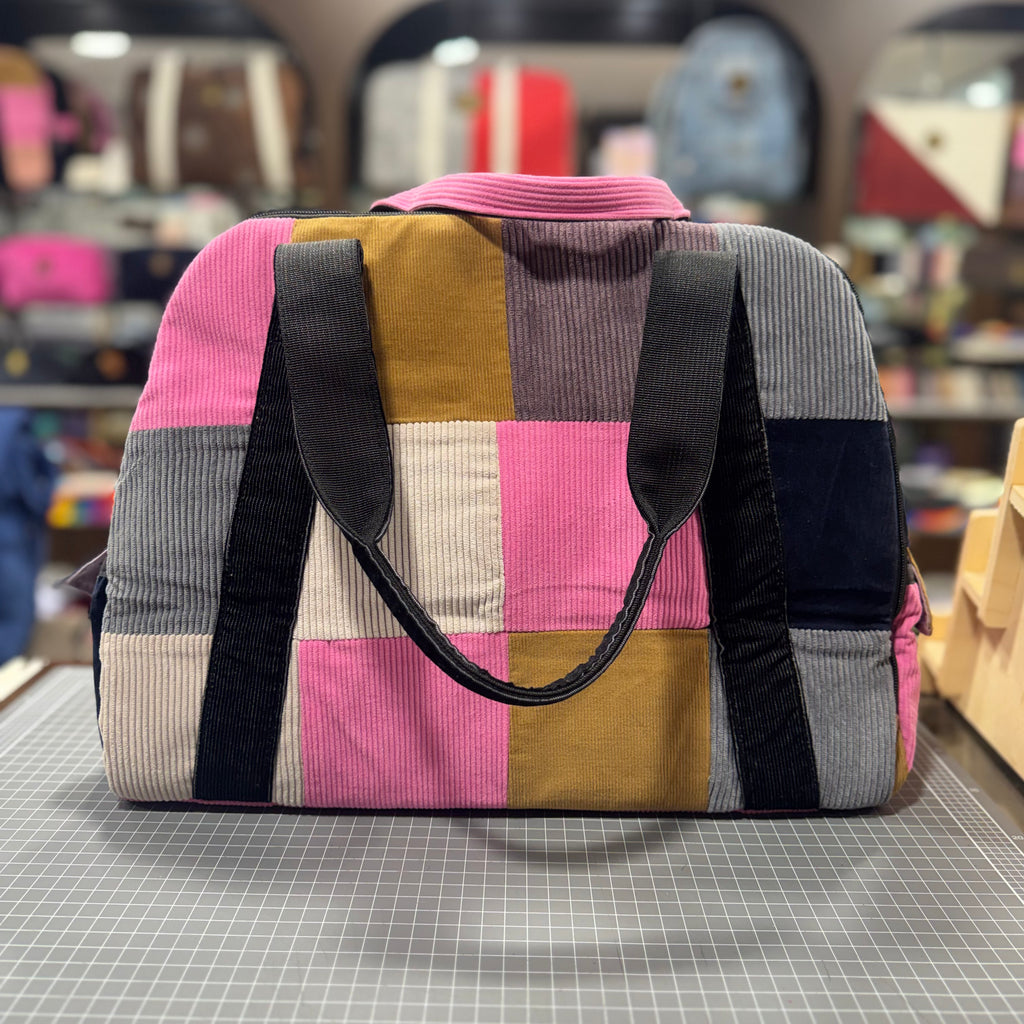 The St. Tropez 🏺 Corduroy Medium BeeKeeper Weekender (Da Vinci Collection)