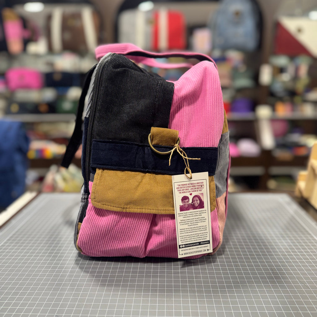 The St. Tropez 🏺 Corduroy Medium BeeKeeper Weekender (Da Vinci Collection)