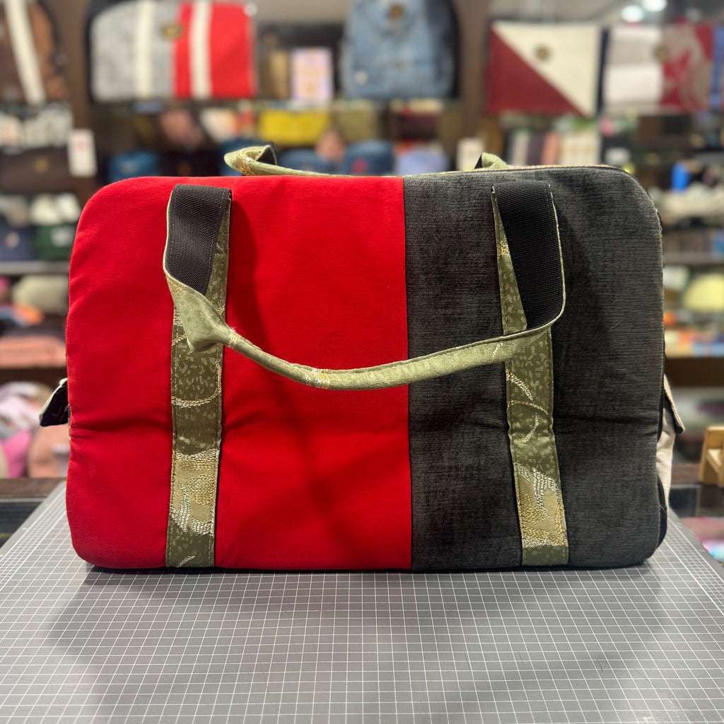 The Butterfly Garden 🦋 Large BeeKeeper Weekender (Da Vinci Collection)