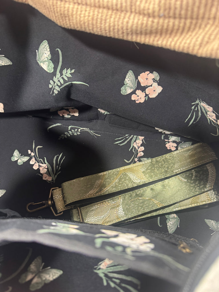 The Butterfly Garden 🦋 Large BeeKeeper Weekender (Da Vinci Collection)