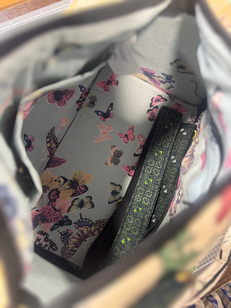 The Flower Garden 🌹 BeeKeeper Mini Carry All Handbag