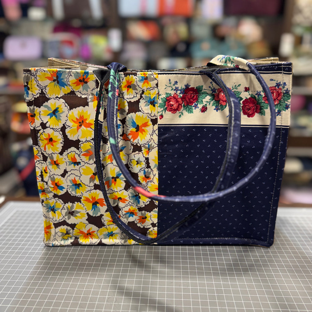 The Picnic in the Flowers 🌹 KOKYKAI BOOK TOTE