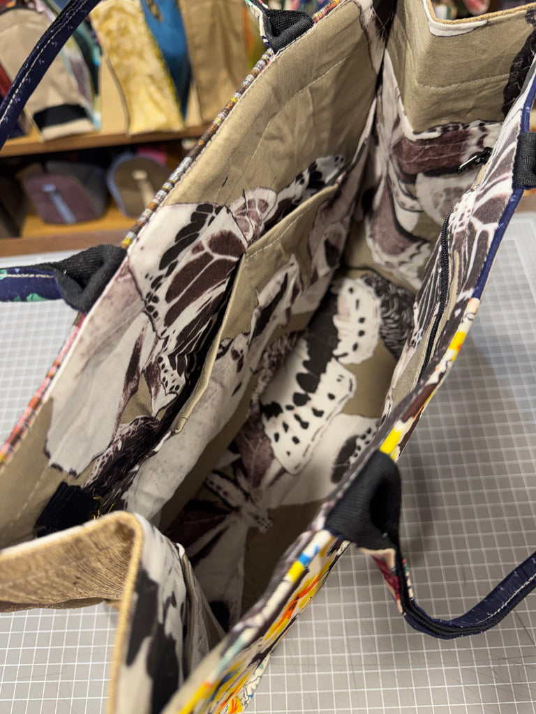 The Picnic in the Flowers 🌹 KOKYKAI BOOK TOTE