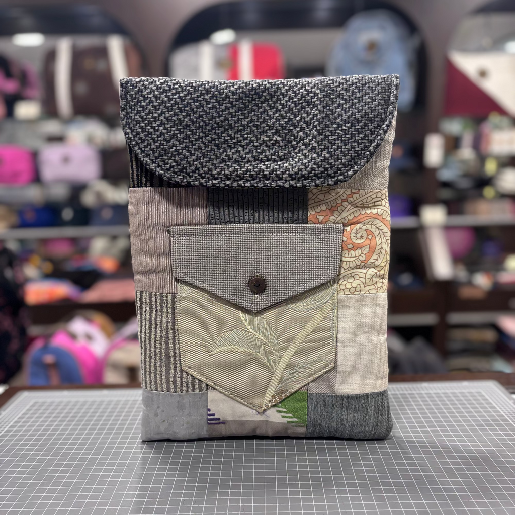 The Knitted Sweater 🧶  13.3inch BeeKeeper Laptop Sleeve