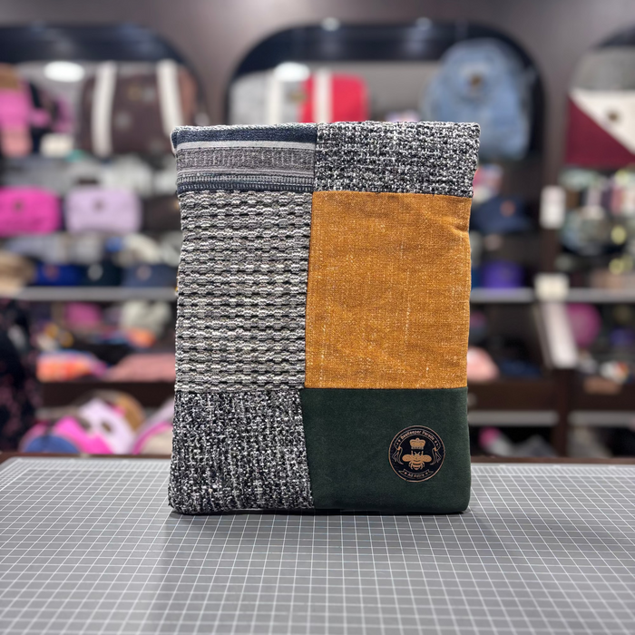 The Safari 🐆 10.5 inch BeeKeeper Tablet/iPad Sleeve