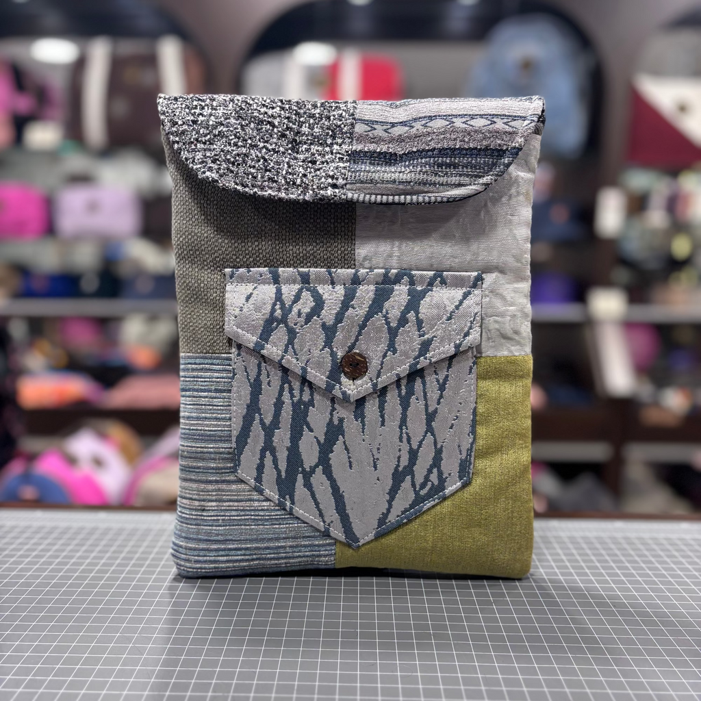 The Safari 🐆 10.5 inch BeeKeeper Tablet/iPad Sleeve