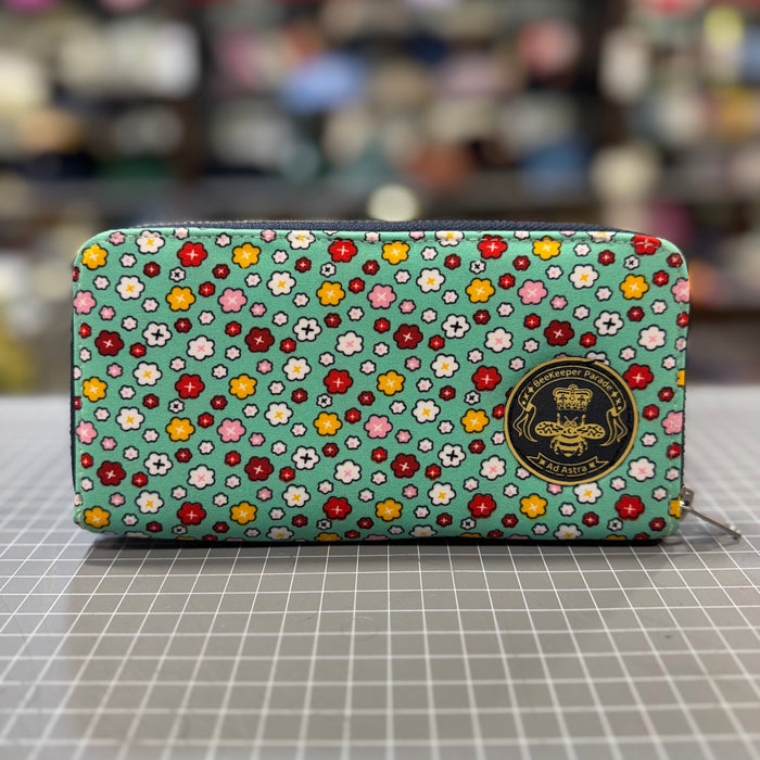 The Floral Garden 🌼🌸 BeeKeeper Zip Purse