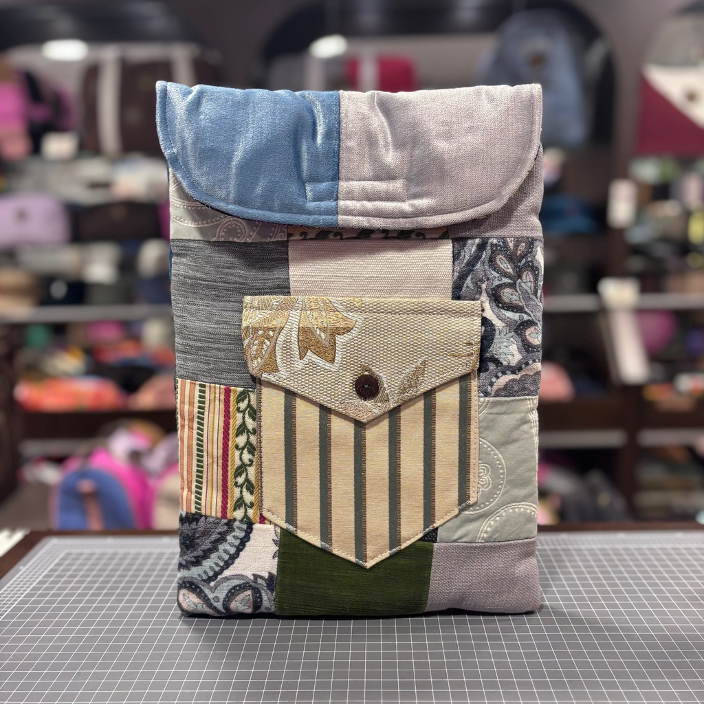 The Secret Garden 💐 13.3inch BeeKeeper Laptop Sleeve