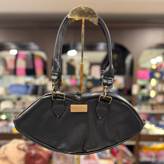 The Black Beauty 🖤 KOKYKAI BACI KISS CLUTCH 💋