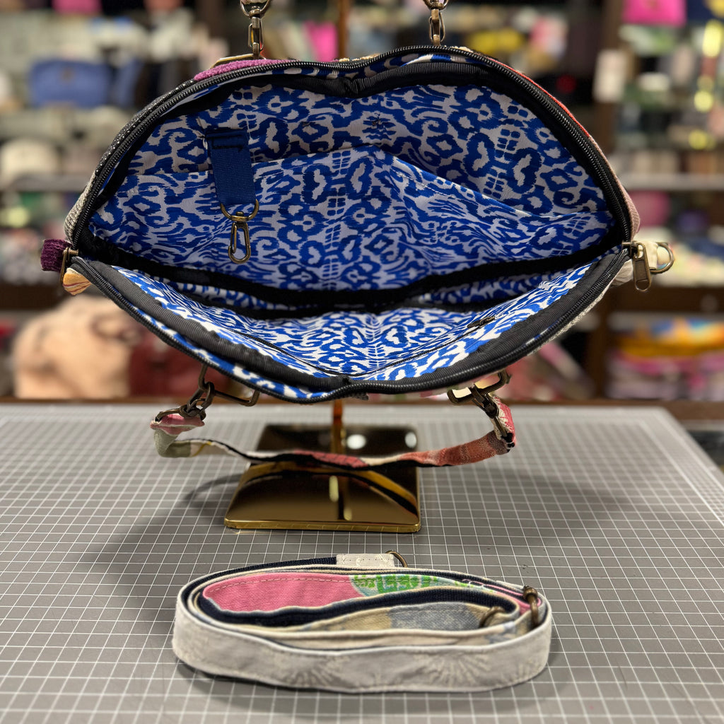 The St. Tropez No. 4 🏺 KOKYKAI BACI KISS CLUTCH 💋