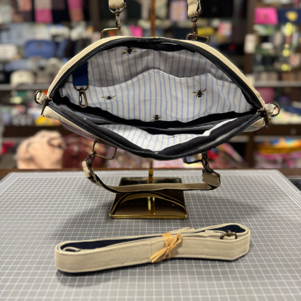 The St. Tropez No. 1 🏺 KOKYKAI BACI KISS CLUTCH 💋